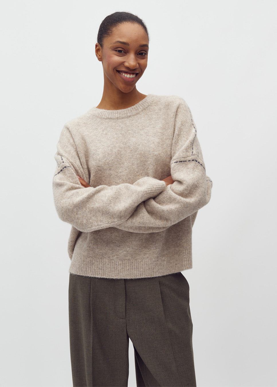 MbyM Gildar-M trui wolmix met stitch detail beige voorkant model