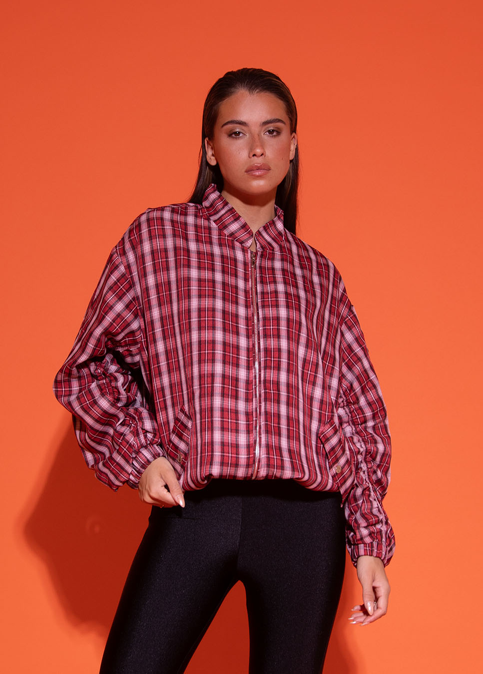 Studio Amaya Check bomberjas geruit rood voorkant model
