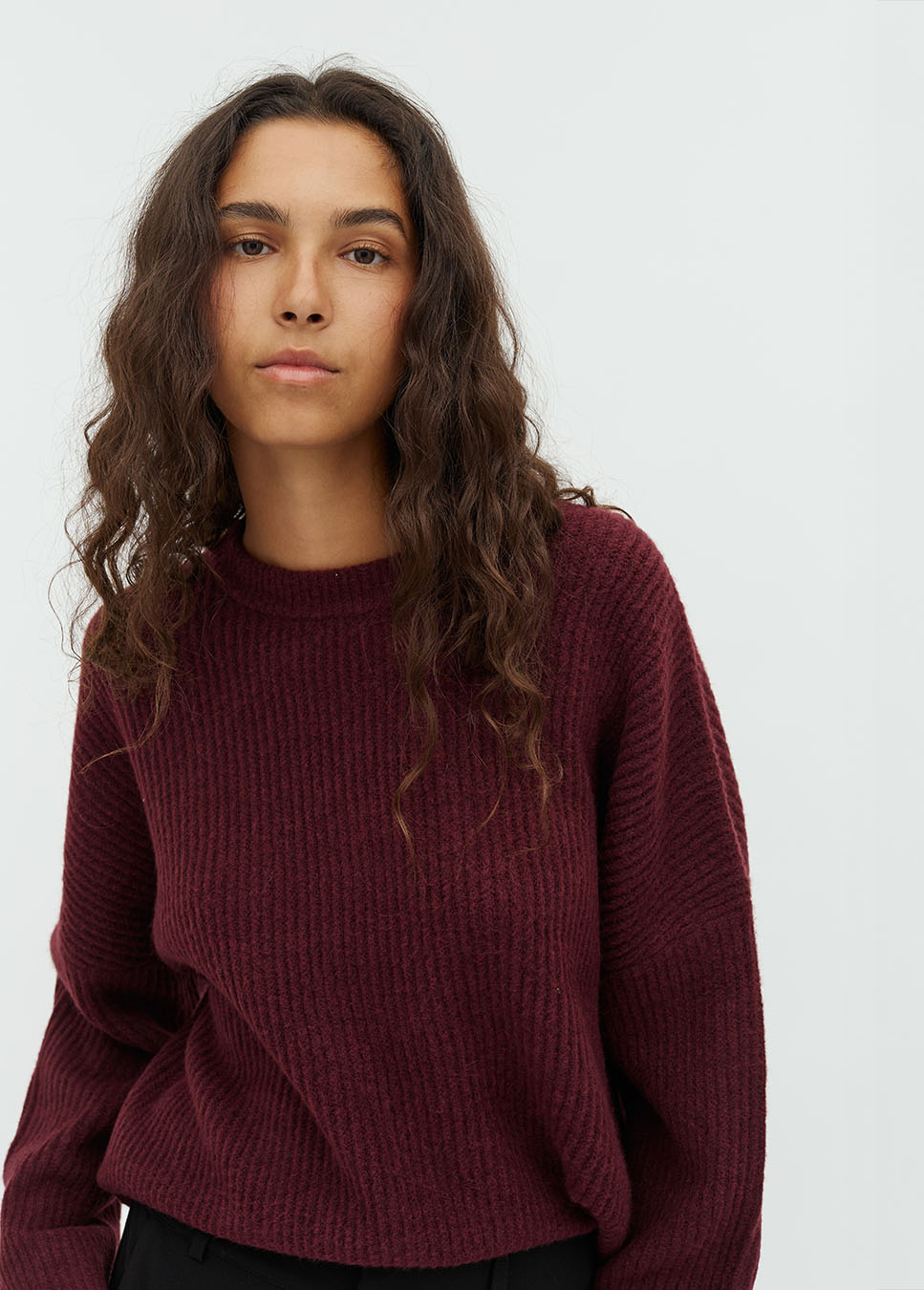 mbyM Gillian-M Shyla trui gebreid bordeaux rood voorkant model