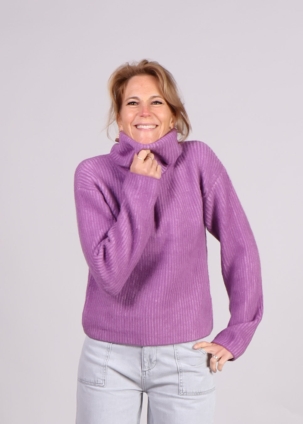 mbyM Kemina-M trui gebreid met col paars voorkant model