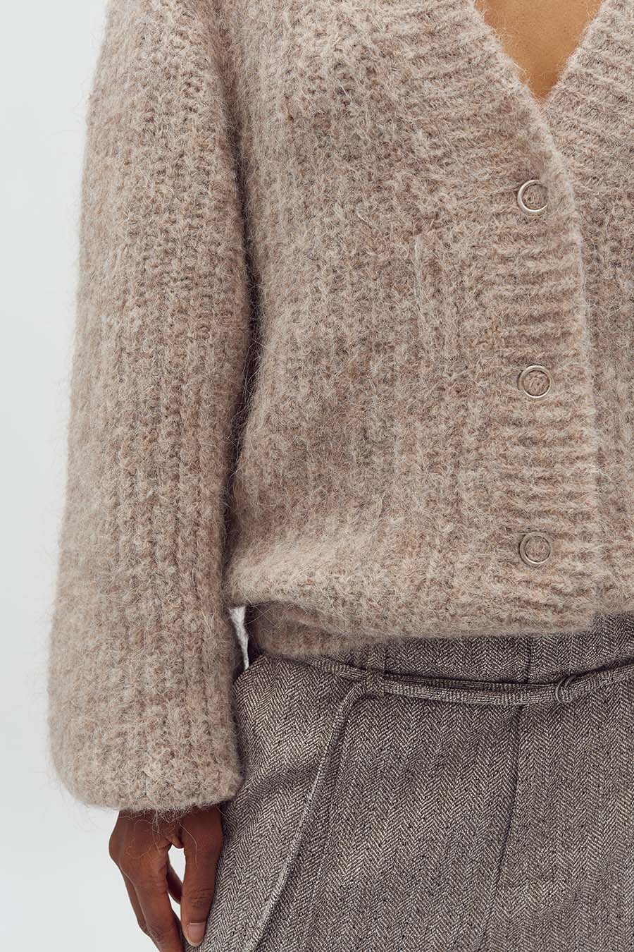 mbyM Molenda-M vest gebreid met knopen wol beige detail