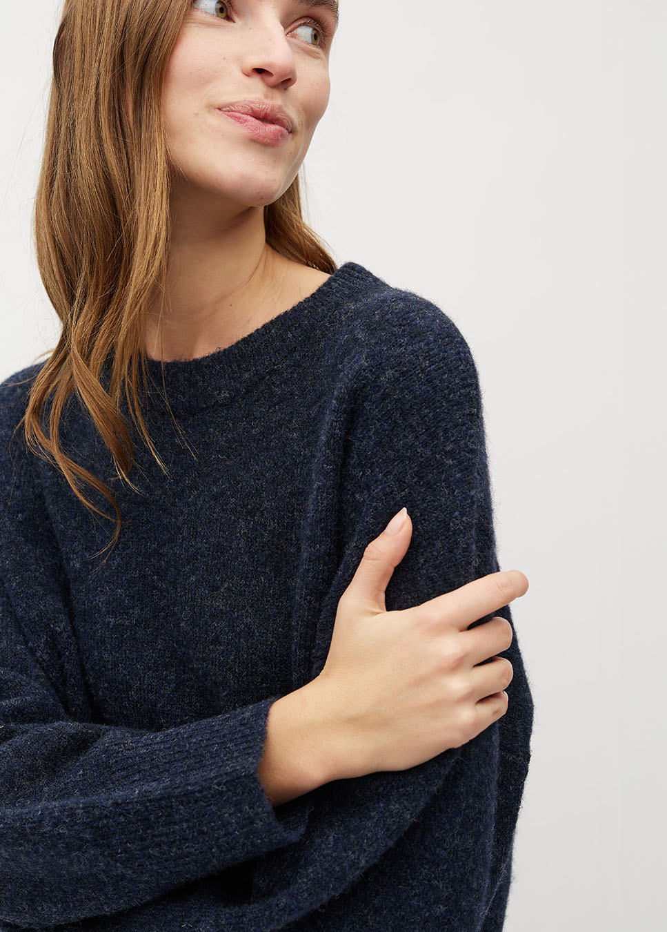 mbyM Sadi-M trui gebreid donkerblauw detail