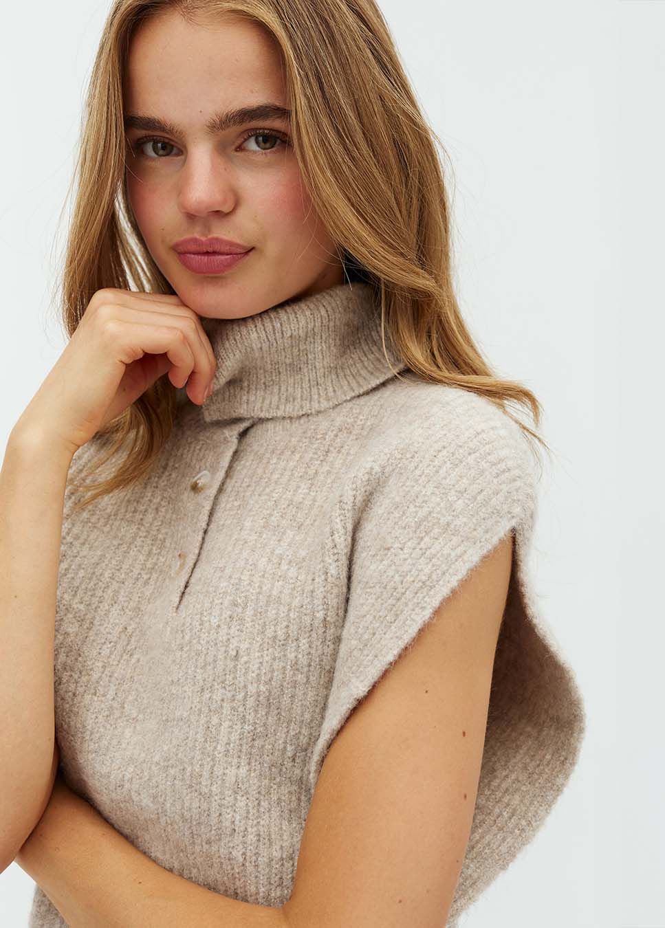 mbyM Tristiana-M spencer gebreid met col beige voorkant model detail