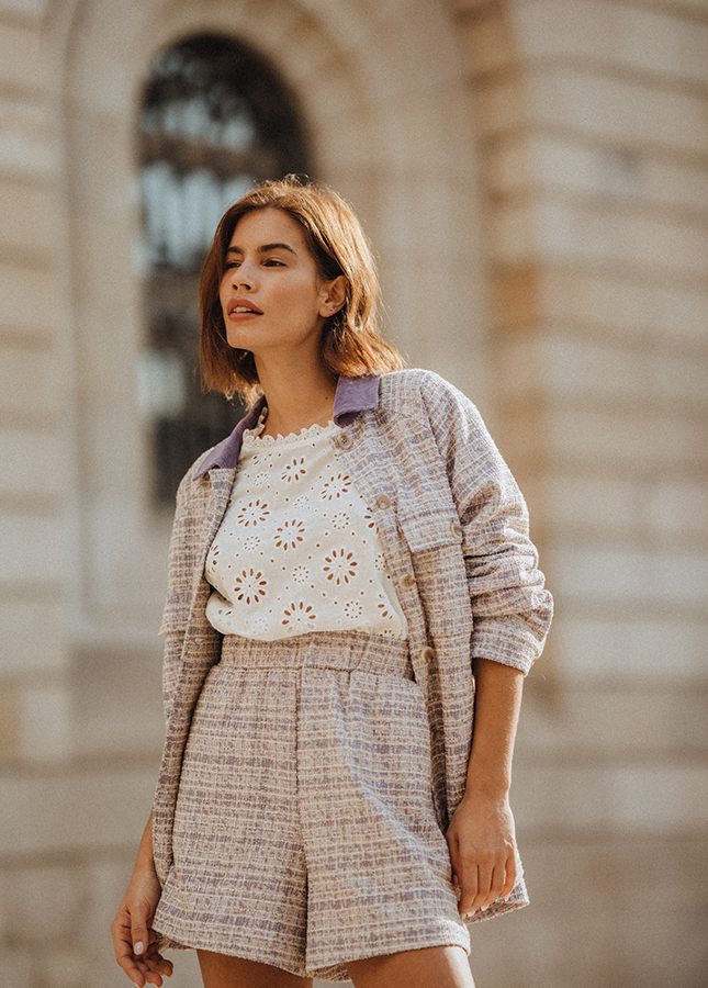 Online dameskleding Boetiek Aniek I Paarse tweed damesshort Ivan I Toffe tweed short van het merk Grace & Mila. De paars/grijze heeft een elastische tailleband en steekzakken. Een echte must-have deze zomer. Shop de nieuwe collectie dames shorts, tweed shorts, Grace & Mila shorts, tweed korte broeken, zomer broeken.