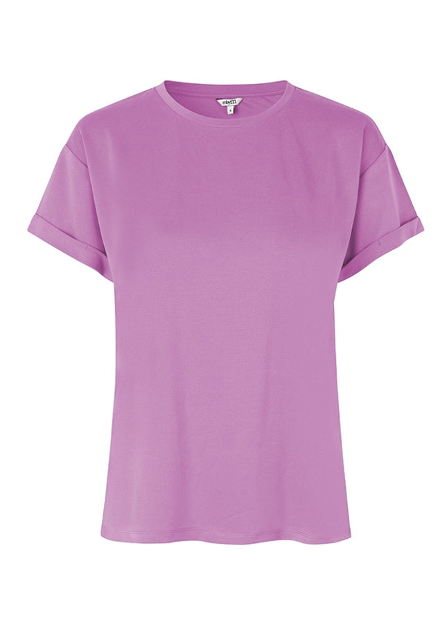 Violet T-Shirt Amana I DWij zijn fan van de basics van mbyM. Zoals dit mooie violet T-shirt Amana met omgeslagen mouwen. Het roze Amana shirt gemaakt van heerlijk zachte duurzame stof heeft een ronde hals en valt losjes. Shop de nieuwe collectie dames T-shirts, basic shirts, mbyM T-shirts in verschillende kleuren.